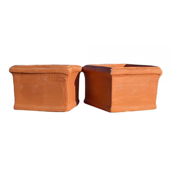 Vaso quadrato liscio in terracotta